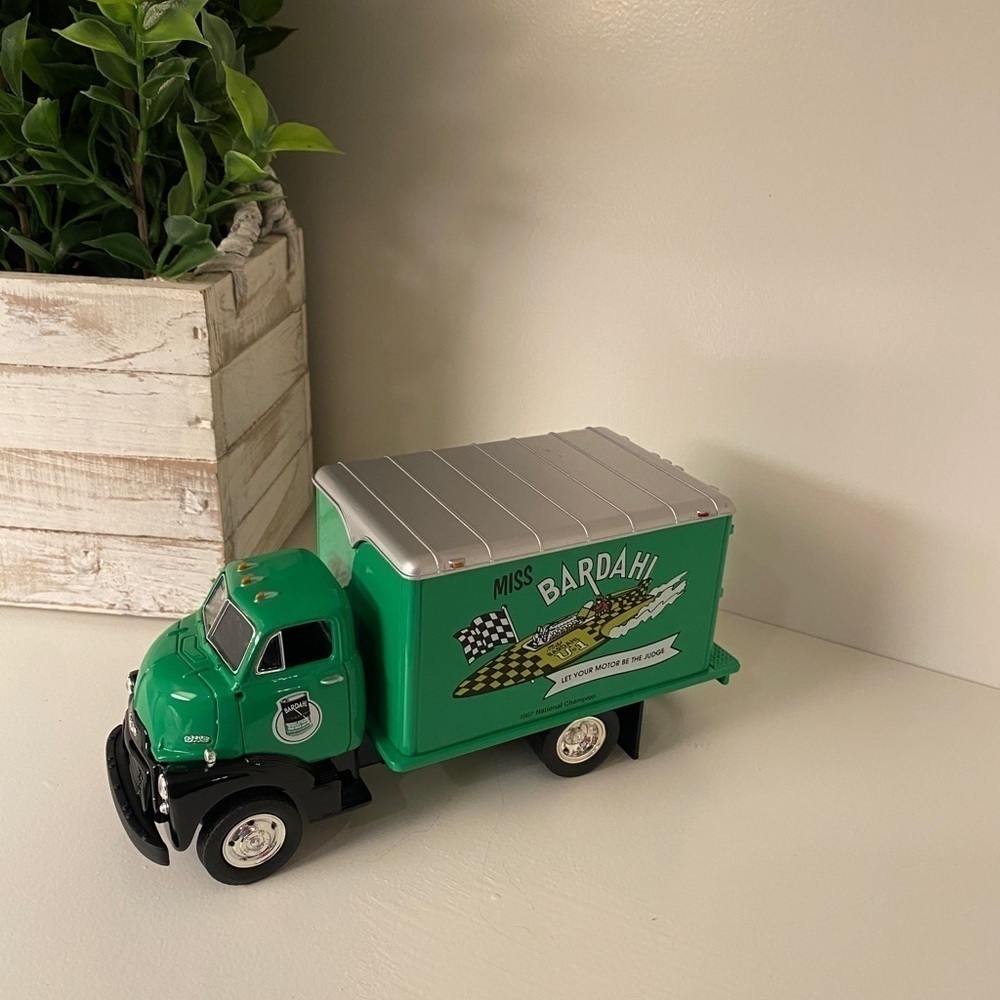1992 FIRST GEAR INC. Miss Bardahl REPLICA 1952 GMC TOY COLLECTIBLE TRUCK